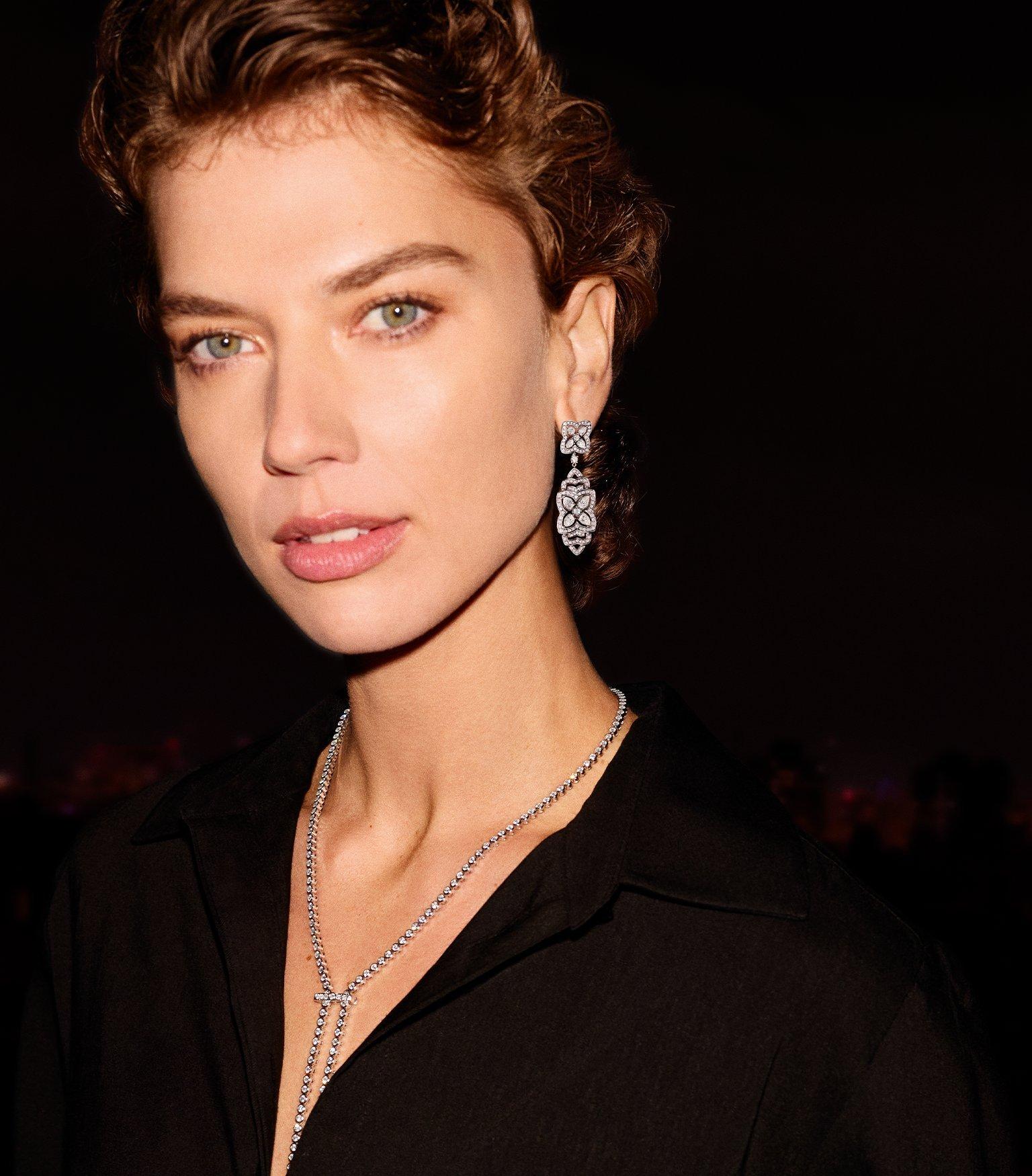 High Jewellery Lotus by DE BEERS Model