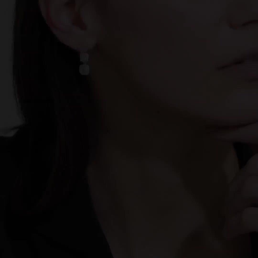 Aura 枕形切割三鉆耳環, video 1