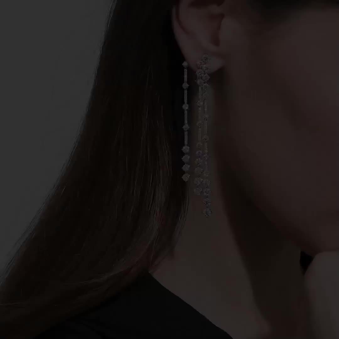 Arpeggia three line earrings in white gold, video 1
