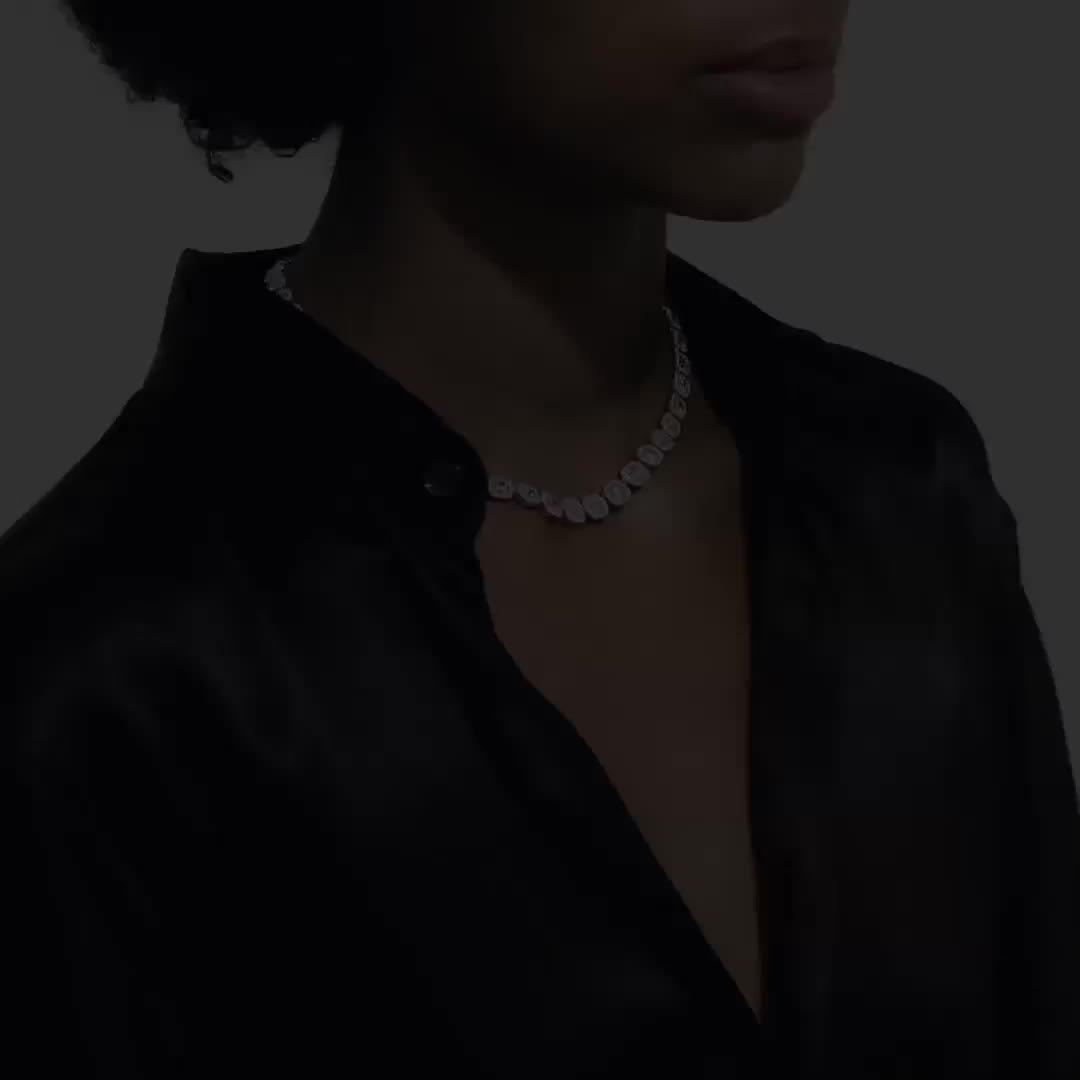 AURA 白金漸變枕形切割鉆石項鏈, video 1