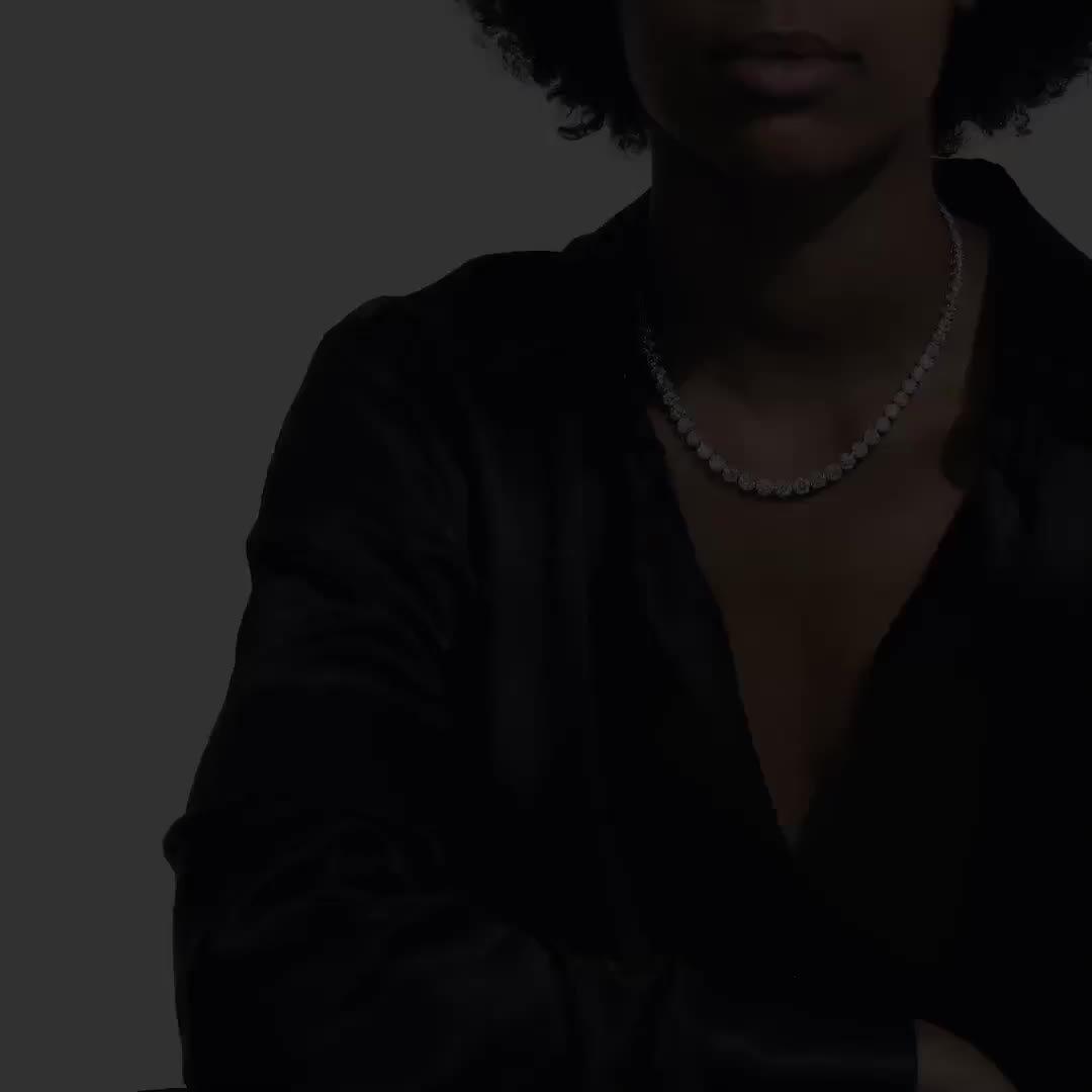 DB CLASSIC ETERNITY LINE 鉑金漸變圓形明亮式切割鉆石項鏈, video 1