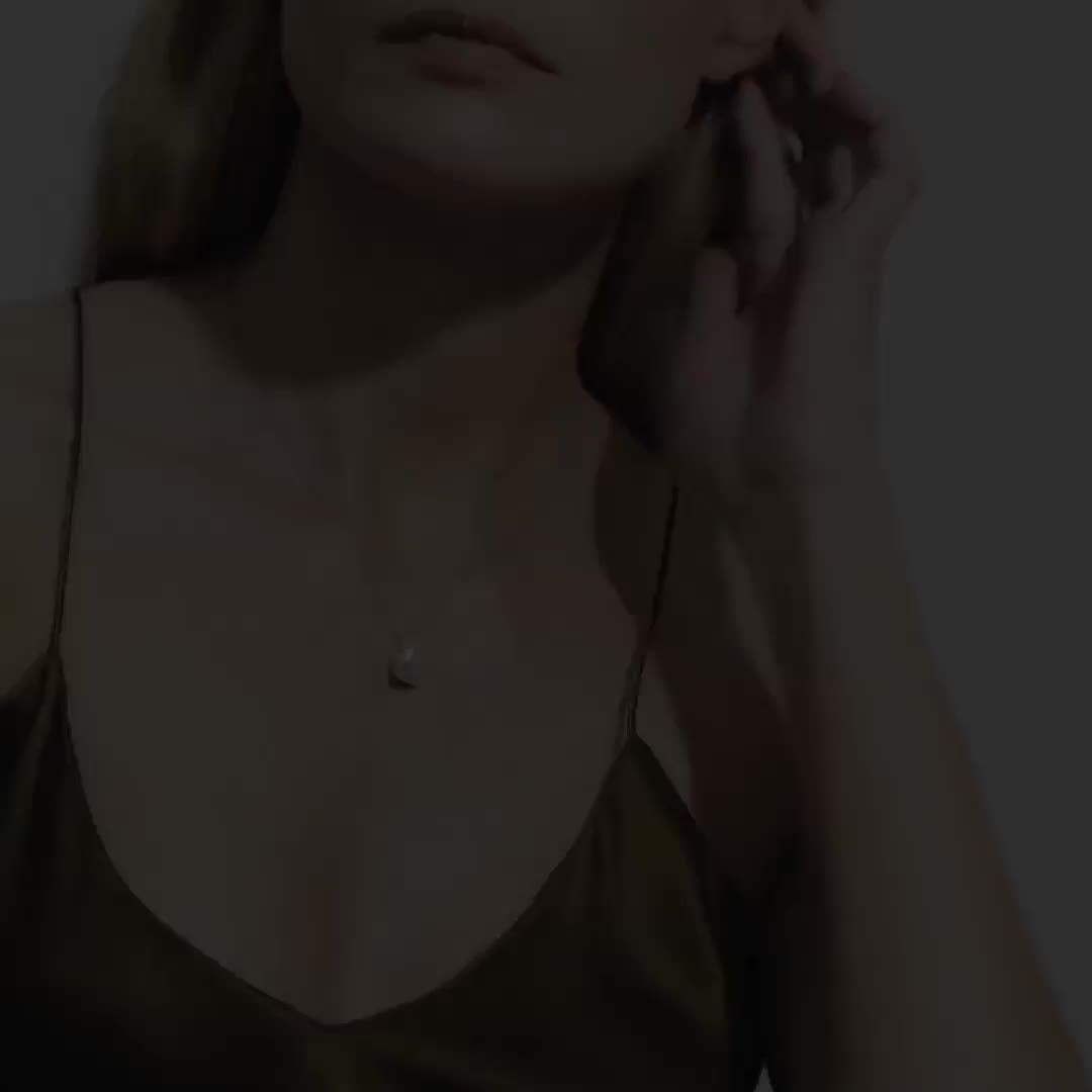 Pendentif DB Classic Taille Poire, video 1