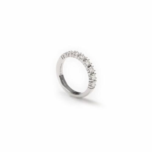 DB Classic half eternity band in platinum | De Beers US