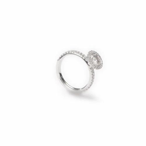 Aura round brilliant diamond ring in platinum